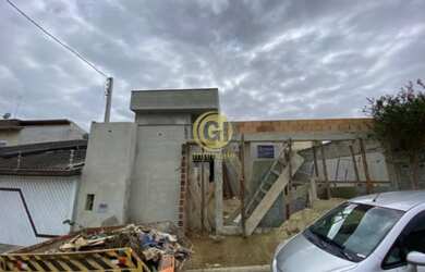 Imagem: A casa possui 3 Dormitórios, 3 Banheiros, 2 Vagas na garagem