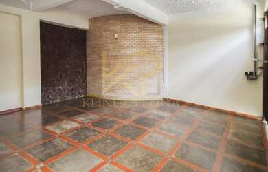 Imagem: A casa possui 3 Dormitórios, 4 Banheiros, 1 Vaga na garagem