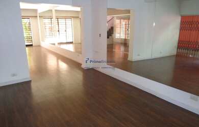 Imagem: A casa possui 3 Dormitórios, 5 Banheiros, 2 Vagas na garagem