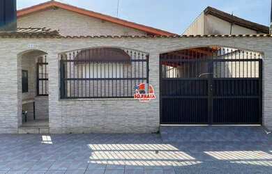 Imagem: A casa possui 2 Dormitórios, 3 Banheiros, 3 Vagas na garagem