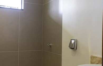 Imagem: A casa possui 5 Dormitórios, 5 Banheiros, 4 Vagas na garagem