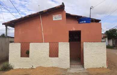 Imagem: A casa possui 2 Dormitórios, 1 Banheiro e está localizado