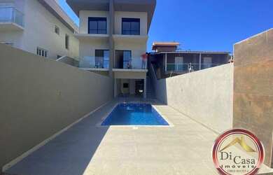 Imagem: A casa possui 3 Dormitórios, 4 Banheiros, 2 Vagas na garagem