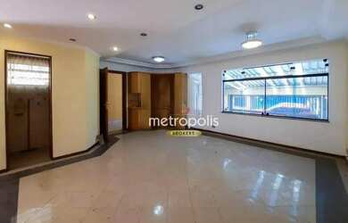 Imagem: A casa possui 4 Dormitórios, 5 Banheiros, 3 Vagas na garagem