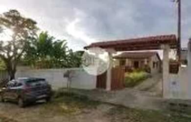 Imagem: A casa possui 3 Dormitórios, 2 Banheiros, 4 Vagas na garagem