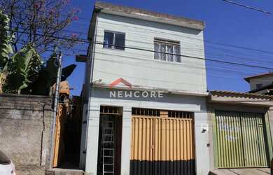 Imagem: A casa possui 3 Dormitórios, 3 Banheiros, 2 Vagas na garagem