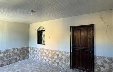 Imagem: A casa possui 2 Dormitórios, 1 Banheiro, 1 Vaga na garagem