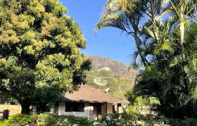 Imagem: A casa possui 3 Dormitórios, 2 Banheiros e 900m² de Área