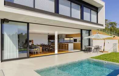 Imagem: A casa em condomínio possui 4 Dormitórios, 5 Banheiros, 5