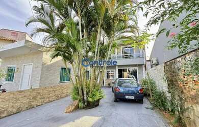 Imagem: A casa possui 4 Dormitórios, 2 Banheiros, 1 Vaga na garagem