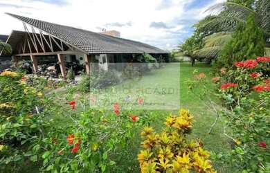 Imagem: A casa possui 4 Dormitórios, 5 Banheiros, 2 Vagas na garagem