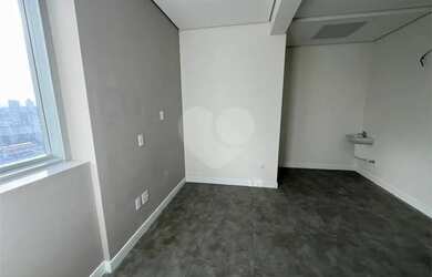 Imagem: O depósito possui 1 Vaga na garagem, 125m² de Área e está