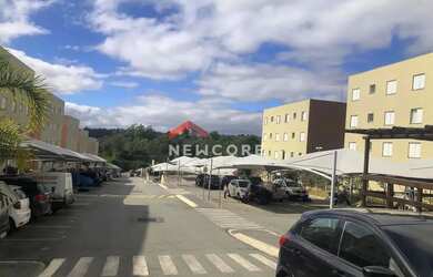 Imagem: O apartamento possui 2 Dormitórios, 1 Banheiro, 1 Vaga na garagem