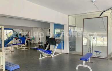 Imagem: O depósito possui 4 Vagas na garagem e 403m² de Área e está