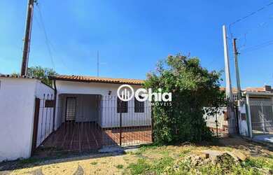 Imagem: A casa possui 2 Dormitórios, 1 Banheiro, 3 Vagas na garagem