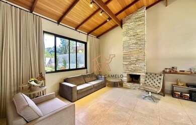 Imagem: A casa em condomínio possui 4 Dormitórios, 4 Banheiros, 4