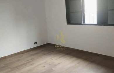 Imagem: O depósito possui 2 Vagas na garagem, 111m² de Área e está