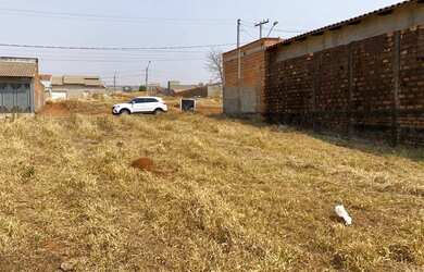Imagem: O terreno possui 230m² de Área e está localizado em Trindade