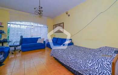 Imagem: A casa possui 3 Dormitórios, 1 Banheiro, 5 Vagas na garagem