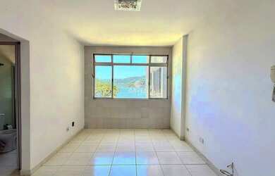 Imagem: O apartamento possui 1 Dormitório, 1 Banheiro, 1 Vaga na garagem