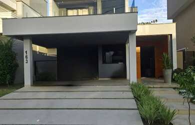 Imagem: A casa em condomínio possui 5 Dormitórios, 5 Banheiros, 4