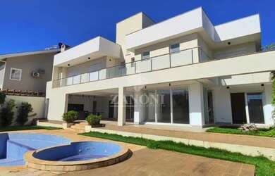 Imagem: A casa possui 4 Dormitórios, 5 Banheiros, 5 Vagas na garagem