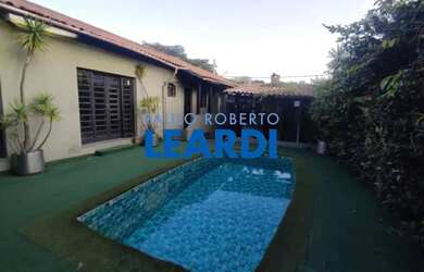 Imagem: A casa possui 2 Dormitórios, 3 Banheiros, 2 Vagas na garagem