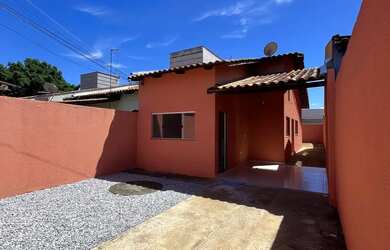 Imagem: A casa possui 2 Dormitórios, 2 Banheiros, 1 Vaga na garagem