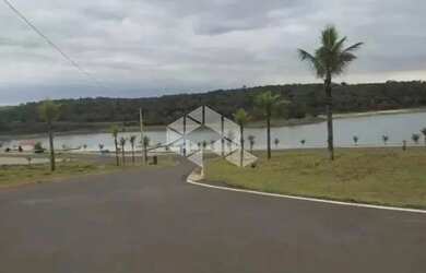 Imagem: A casa em condomínio possui 1 Dormitório, 3 Banheiros e 331m²