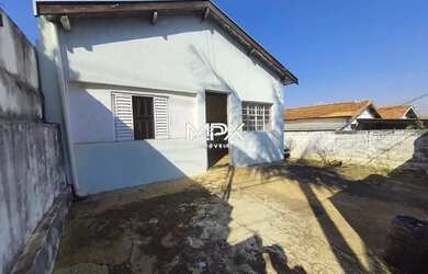 Imagem: A casa possui 2 Dormitórios, 1 Banheiro, 3 Vagas na garagem