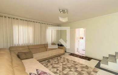 Imagem: A casa possui 3 Dormitórios, 4 Banheiros, 4 Vagas na garagem