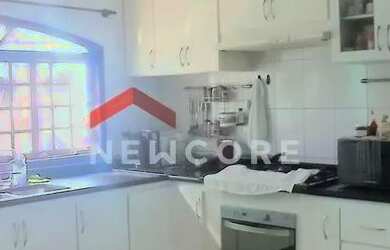 Imagem: A casa possui 3 Dormitórios, 3 Banheiros, 2 Vagas na garagem