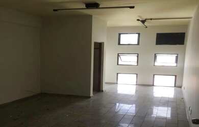 Imagem: O depósito possui 35m² de Área e está localizado em Lourdes