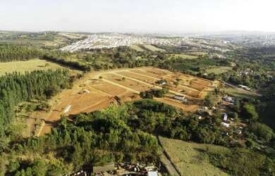 Imagem: O terreno possui 200m² de Área Privada e está localizado