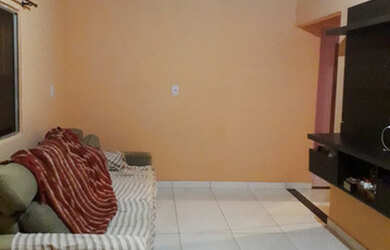 Imagem: A casa possui 3 Dormitórios, 1 Banheiro, 1 Vaga na garagem