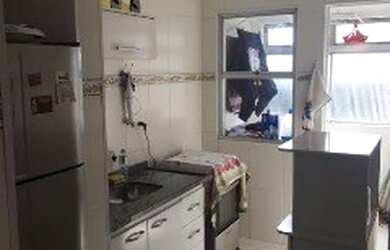 Imagem: O apartamento possui 2 Dormitórios, 1 Banheiro, 1 Vaga na garagem