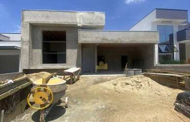 Imagem: A casa em condomínio possui 3 Dormitórios, 4 Banheiros, 2