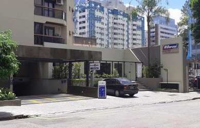 Imagem: O depósito possui 5 Vagas na garagem, 370m² de Área e está