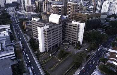 Imagem: O depósito possui 5 Vagas na garagem, 526m² de Área e Imóvel