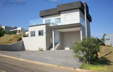 Imagem: A casa em condomínio possui 3 Dormitórios, 4 Banheiros, 4