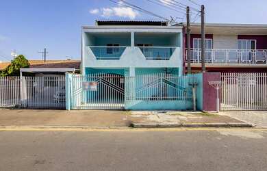 Imagem: A casa possui 5 Dormitórios, 4 Banheiros, 5 Vagas na garagem