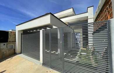 Imagem: A casa em condomínio possui 3 Dormitórios, 2 Banheiros, 3