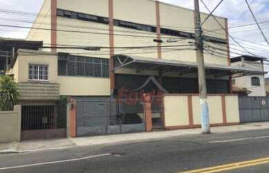 Imagem: O depósito possui 5 Vagas na garagem, 2.400m² de Área e