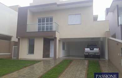 Imagem: A casa possui 3 Dormitórios, 1 Banheiro, 4 Vagas na garagem