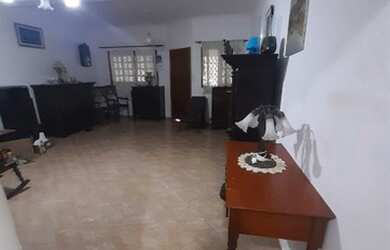 Imagem: A casa possui 2 Dormitórios, 3 Banheiros, 2 Vagas na garagem