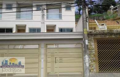 Imagem: A casa possui 3 Dormitórios, 2 Banheiros, 5 Vagas na garagem