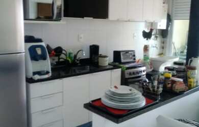 Imagem: O apartamento possui 2 Dormitórios, 1 Banheiro, 1 Vaga na garagem