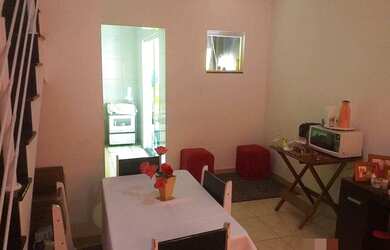 Imagem: A casa possui 2 Dormitórios, 1 Banheiro, 1 Vaga na garagem