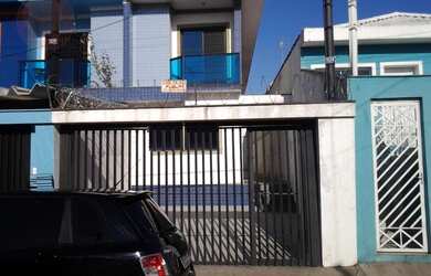 Imagem: A casa possui 3 Dormitórios, 1 Banheiro, 2 Vagas na garagem