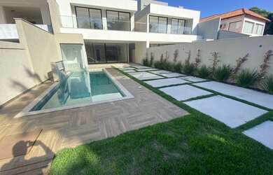 Imagem: A casa em condomínio possui 4 Dormitórios, 5 Banheiros, 5